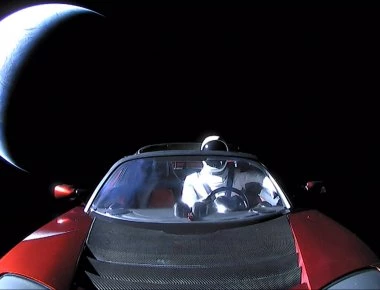 Το Tesla Roadster της Space X ίσως πέσει στην Γη αλλά μετά από 1 εκατομμύριο χρόνια